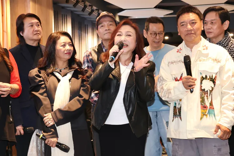 鄭怡（中）從去年瘦身10公斤備戰。莊宗達攝