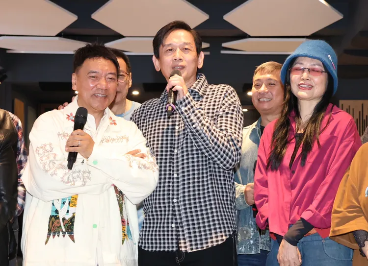 殷正洋（中）與大愛台長期合作，針對近期合約黑料不斷首發聲了。莊宗達攝