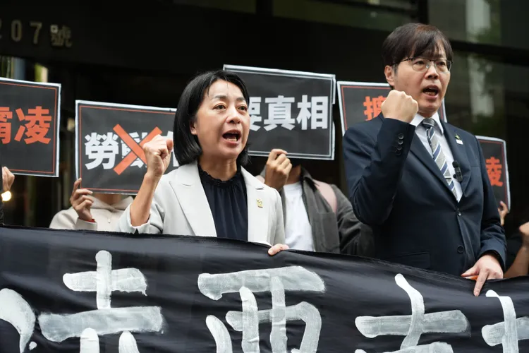 時代力量黨主席王婉諭（左）痛批壯促法有問題。彭欣偉攝