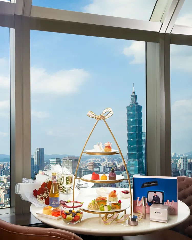 台北遠東香格里拉馬可波羅酒廊，期間限定推出「不可思議愛上你」聯名下午茶，每位1380+10%元。台北遠東香格里拉提供