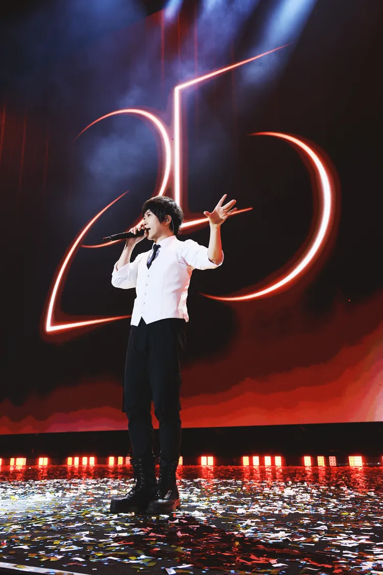 阿信與抗癌成功的粉絲相約陪唱到5555。圖／相信音樂提供