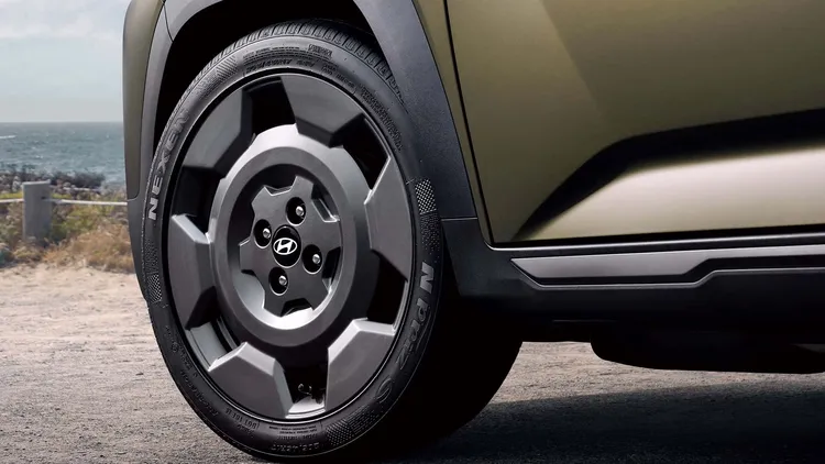 Hyundai特別為這款車設計了全新的17吋輪圈。原廠照片