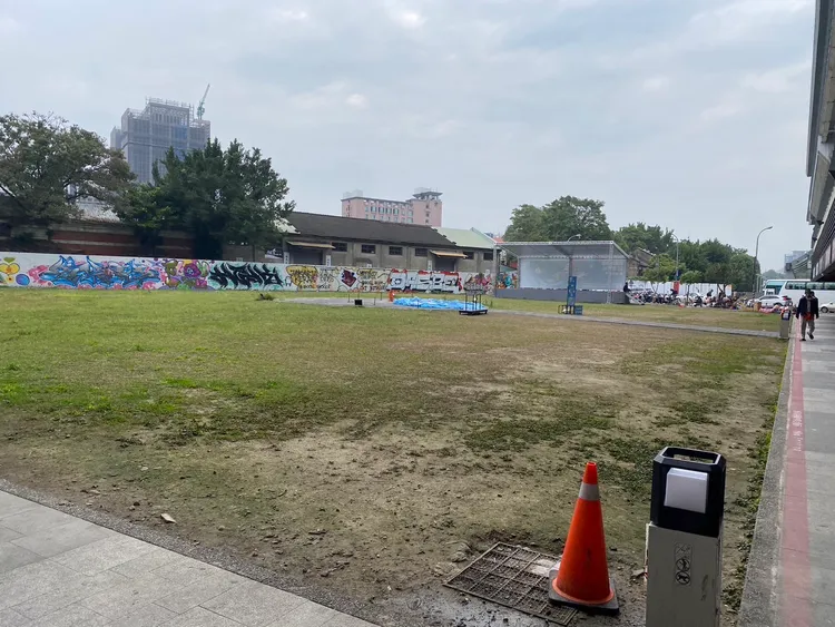 37歲黃姓街友心情不好「殺咖波」洩憤，展覽因他提前結束。民眾提供