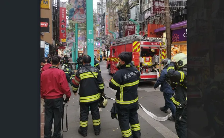 消防人員到場。讀者提供