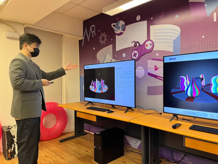 展示導覽。青年局提供