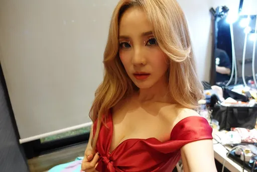 2NE1 Dara自爆「裝幼齒約會未成年弟弟」 網炸鍋秒刪留言