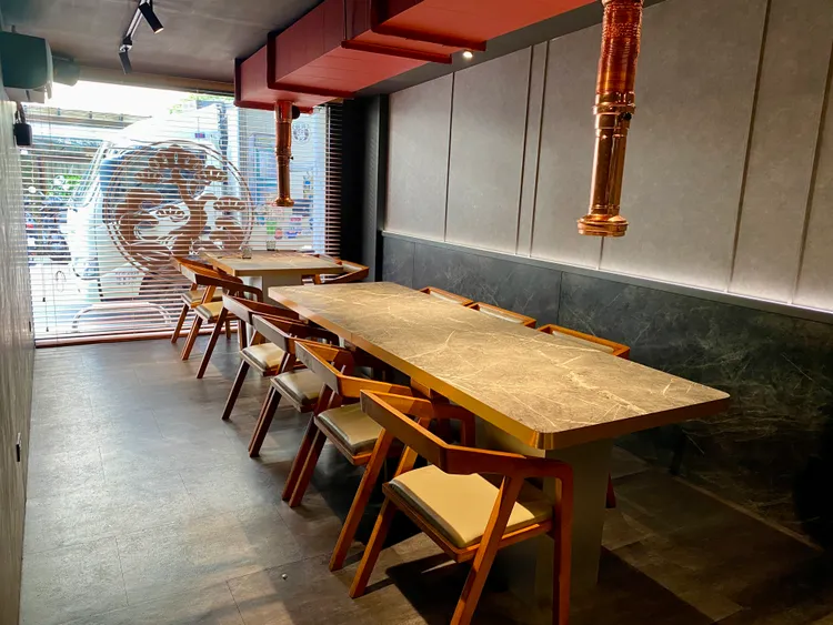 青杉燒肉包廂座位區。莊偉祺攝