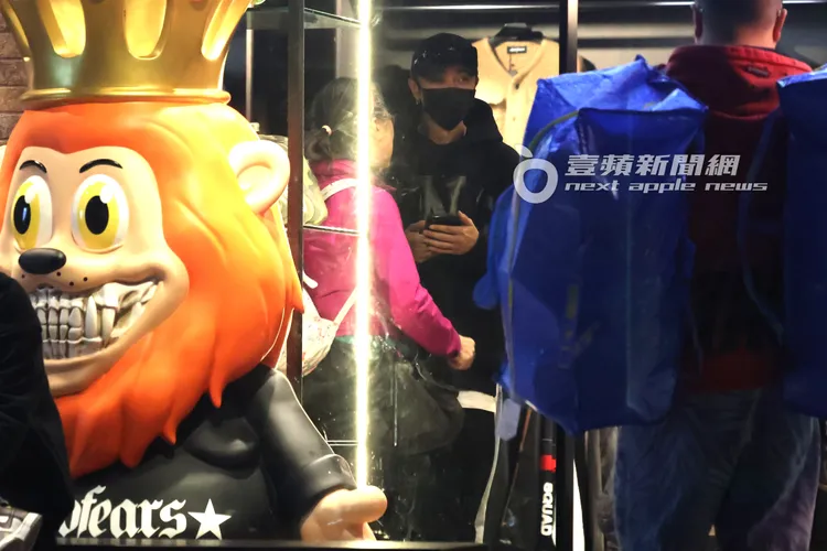 羅志祥驚喜現身東區潮流店親自招待粉絲。特勤中心攝