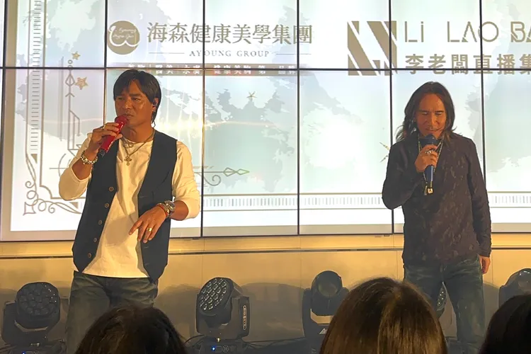 動力火車跟羅志祥、王識賢在台中林酒店，一起參加企業聯合尾牙商演。特勤中心攝