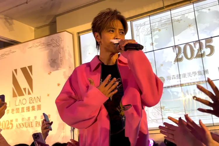 羅志祥壓軸到台中林酒店，參加「李老闆直播集團」尾牙商演。特勤中心攝