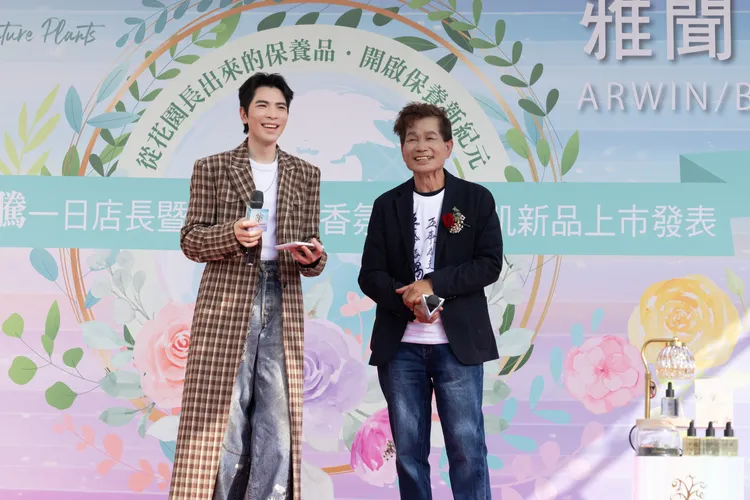 老蕭今(16日)在台南後壁出席雅聞代言活動，擔任一日店長。雅聞提供