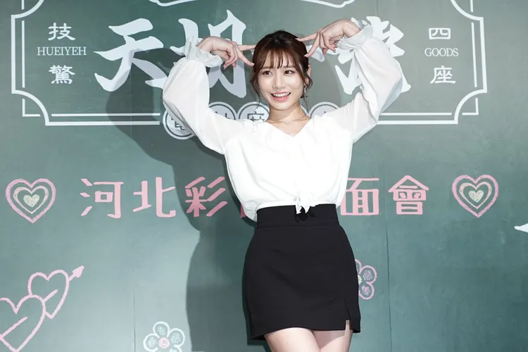 河北彩伽15日舉行見面會，網友發現場館的另一邊正在舉行婚宴，與河北彩伽碰巧「撞層」。