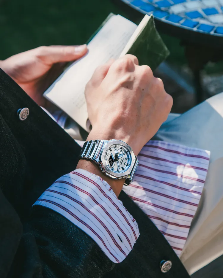 錶殼、錶帶注入金屬色展現出前衛時髦感。品牌提供