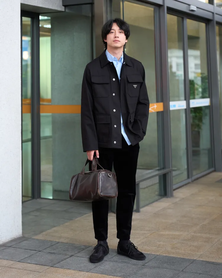 「鹽系男神」坂口健太郎今日現身松山機場。品牌提供