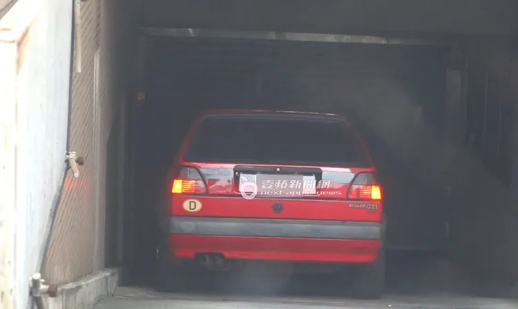 邱彥翔開回位於松山區基隆河岸第一景的停車場入口，回家享用美食。特勤中心攝