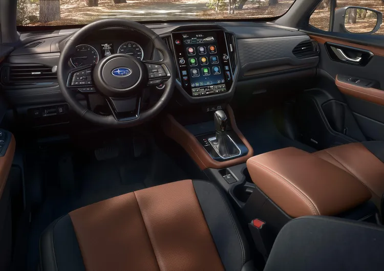 第六代Forester高階車型內裝配備11.6吋直立式STARLINK螢幕，並支援無線 Apple CarPlay/Android Auto。原廠照片