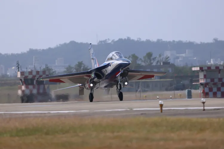 勇鷹高教機。記者李俊毅攝