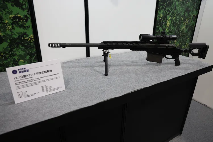 2023年國防航太展，軍備局展出之12.7 公釐的T112 重型狙擊槍。記者李俊毅攝