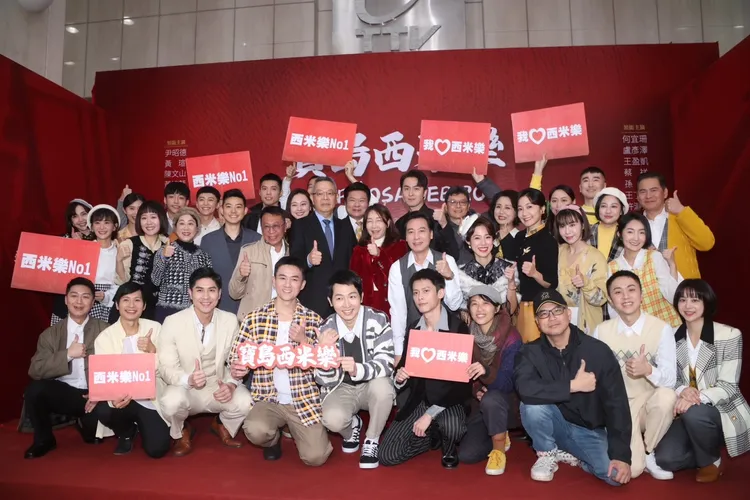 演員們齊聚參與開鏡儀式。攝影中心攝