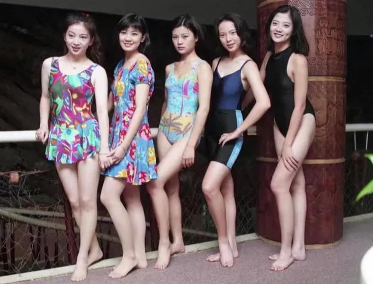 于小惠（右一）曾為演員。翻攝臉書