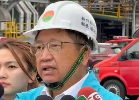 楊文科縣長表示事故現場是3個廠區，氣爆發生在1樓，初步判斷是原油洩漏造成氣爆。翻攝畫面
