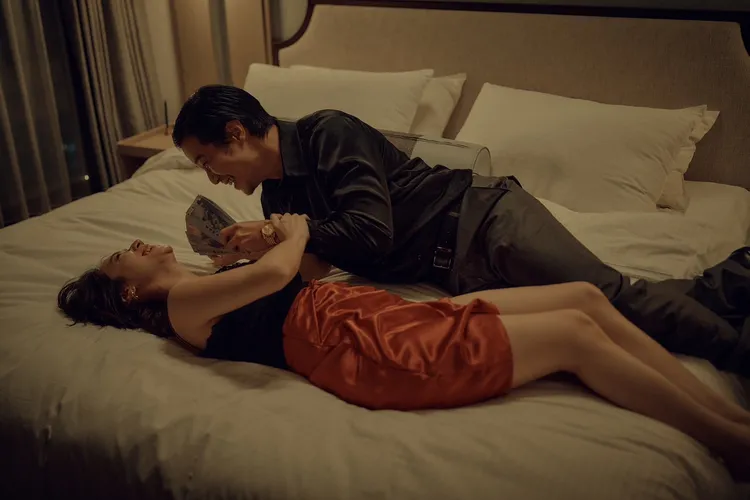 小薰和薛仕凌滾床。鏡文學提供