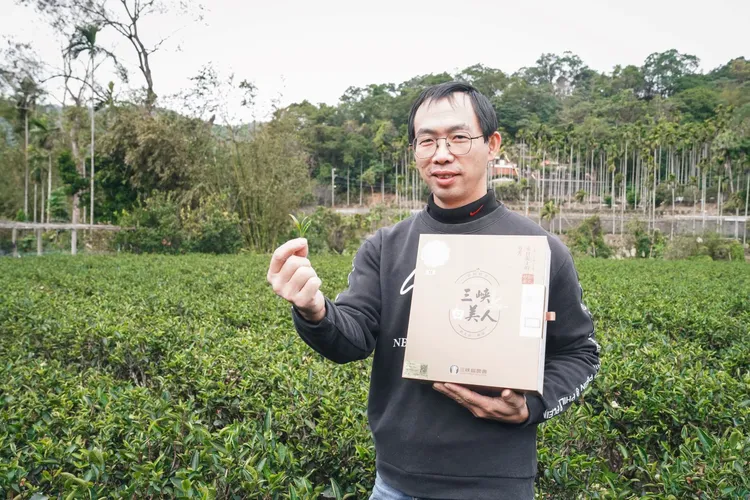 「臺灣橙茶—三峽白美人」首屆評鑑由百年歷史的建安茶行奪冠。農業局提供