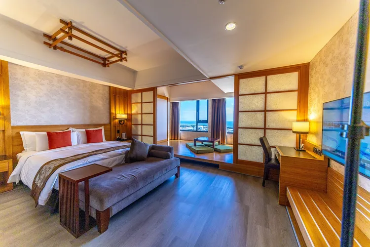 情人節專案期間可升級成有浪漫公主帳的超大和室房型。花蓮福容提供