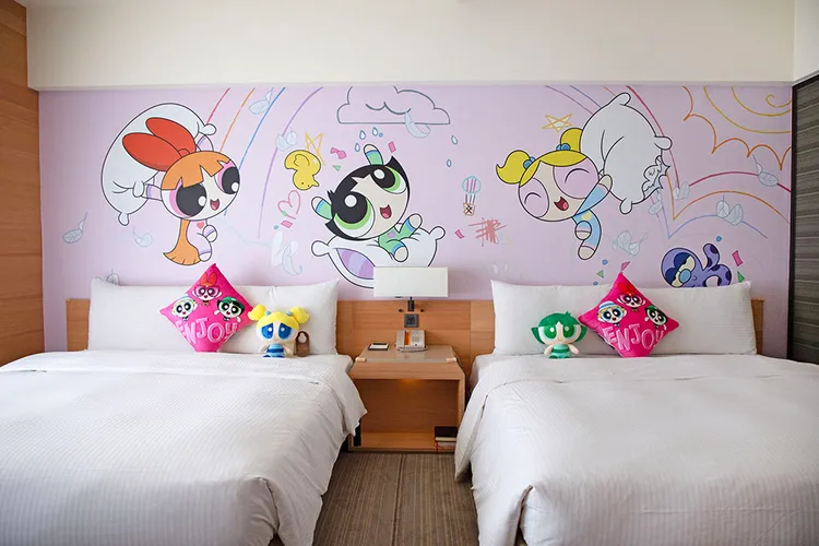 期間入住完成指定任務，即可免費升等至卡通主題房。台南和逸提供