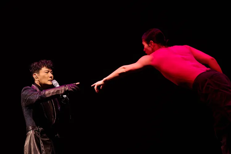 張信哲為春節限定場演出再換3套新裝。圖／潮水音樂提供