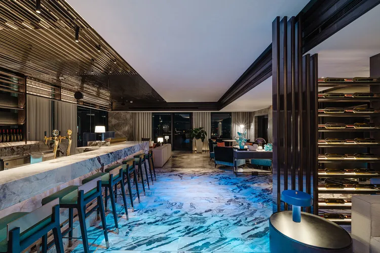 天空酒吧Rooftop Bar 22迎接三月櫻花季、女神節，推出系列活動及限定主題調酒。業者提供