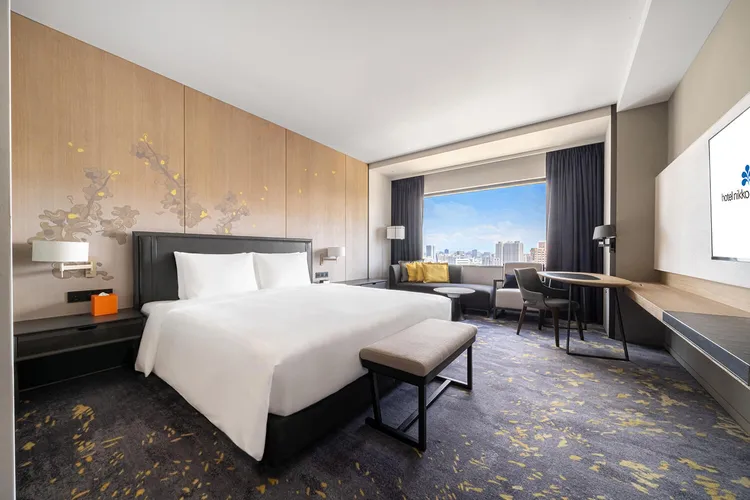 期間限定住房專案「花漾春宴」，贈3000元餐飲抵用金，盡情品味櫻花主題饗宴。業者提供