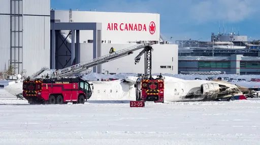 難以置信!達美航空班機多倫多機場「機腹朝天」 至少15人受傷