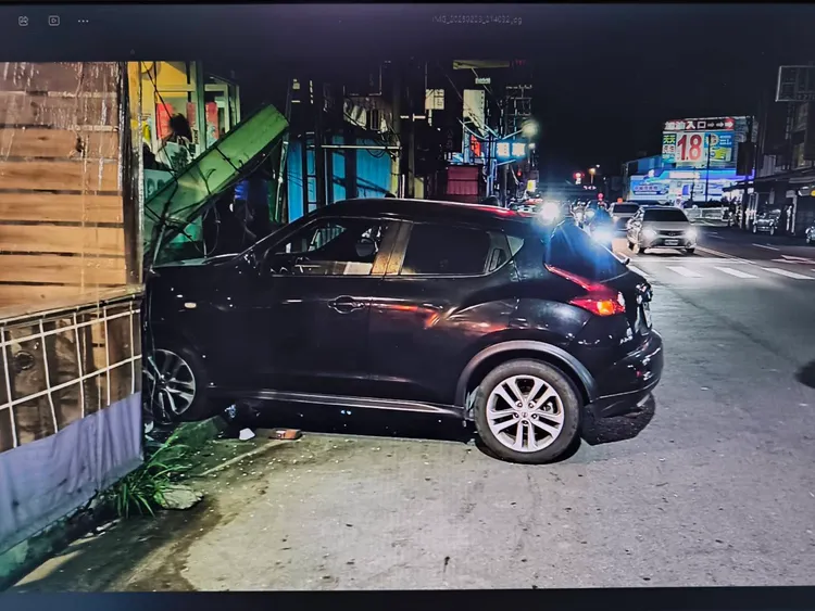 休旅車駕駛稱當時為了閃避前方機車才失控。民眾提供