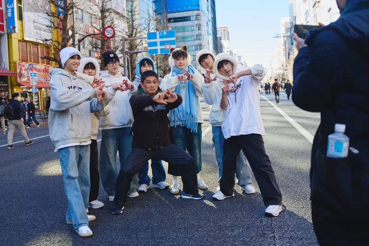 F.F.O紅到日本，遇到中國粉絲要求合照。踢帕娛樂提供