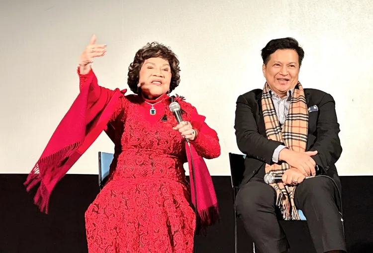 阿姑（左）和李朝永在座談會時與觀眾互動，場面活潑。李朝永提供