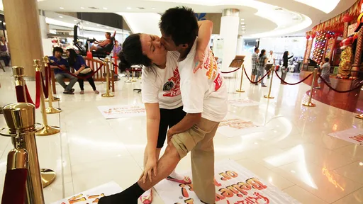 持續接吻58小時35分58秒　金氏世界紀錄夫妻離婚了