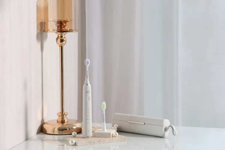 飛利浦Sonicare輕柔多效音波電動牙刷（小亮刷HX2491）。業者提供