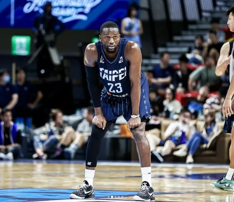 石博恩來台念書並在台灣打球。翻攝自石博恩IG