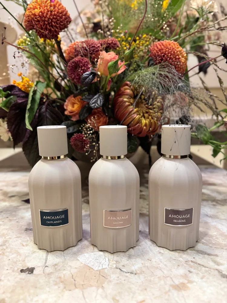 香氛瓶身設計為猶如流動沙丘的線條。張家玲攝