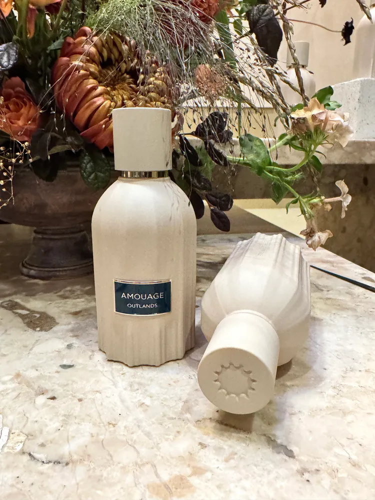 瓶蓋刻印有12角盾牌。張家玲攝