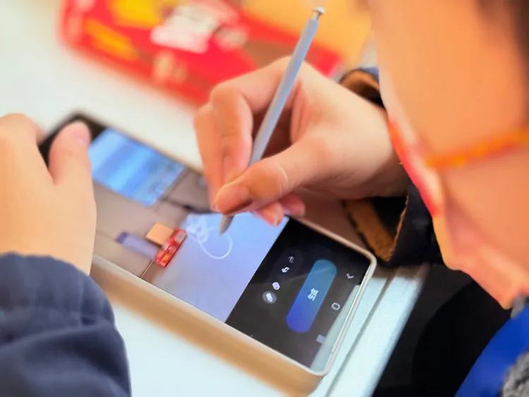 繪圖智慧助理圖像生成反應變快，也讓旅途中增添了許多樂趣。趙筱文攝