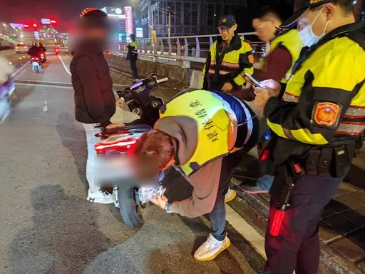 228連假不間斷執法　板橋警聯手環保局取締改裝噪音車、不法分子