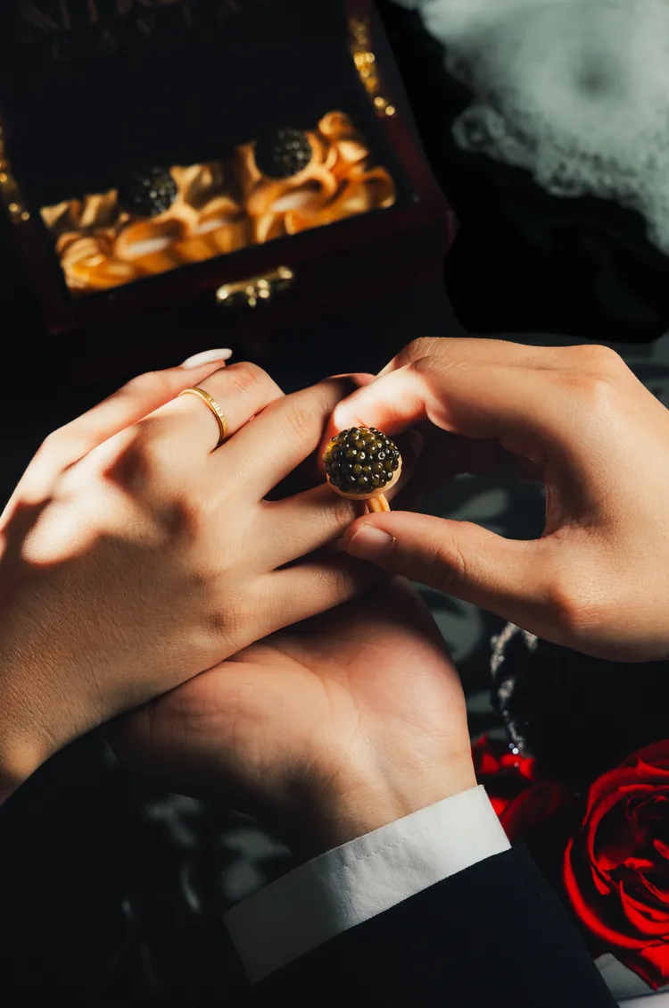 寶艾西餐廳推情人節限定吸睛「魚子醬鑽戒」。台北君悅酒店提供