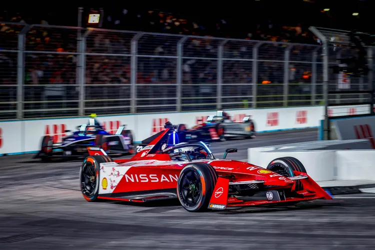 凡於「電驅學院」活動期間，至NISSAN展示中心試乘任一新能源車款，即可參加抽獎活動，有機會獲得價值5萬元Formula E電動方程式日本東京雙人遊。業者提供