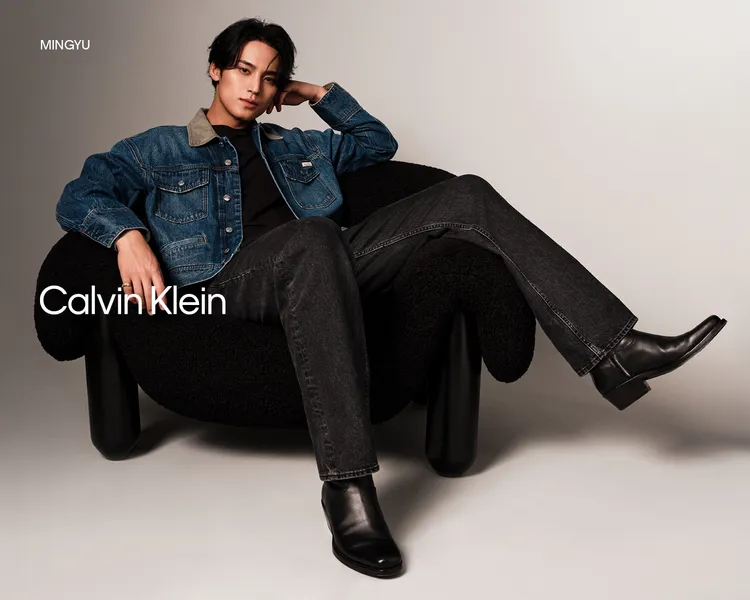 珉奎演繹Calvin Klein 2025春季丹寧系列。品牌提供