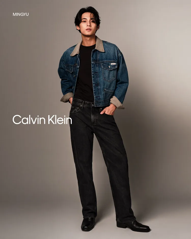 珉奎以Calvin Klein 2025春季丹寧系列展現輕鬆自在的樣貌。品牌提供
