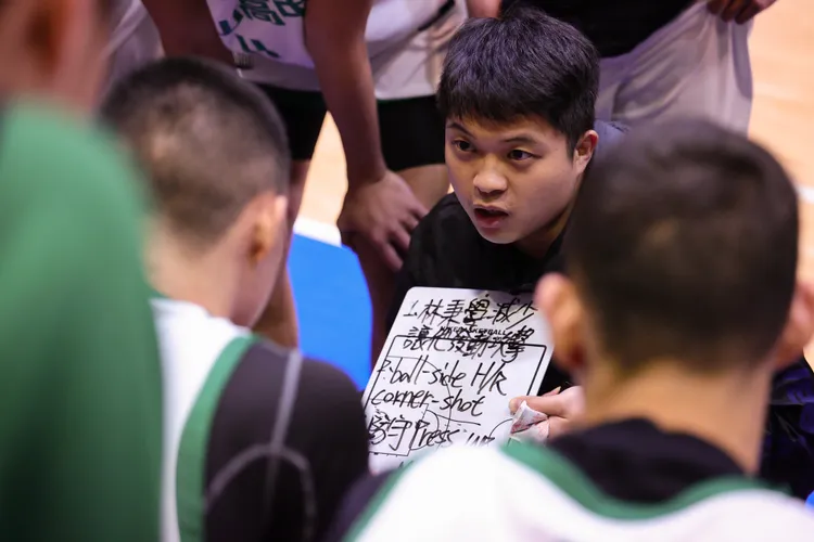 松山高中新教練葉韋喬今（12）日剛好是他30歲生日。高中體總提供