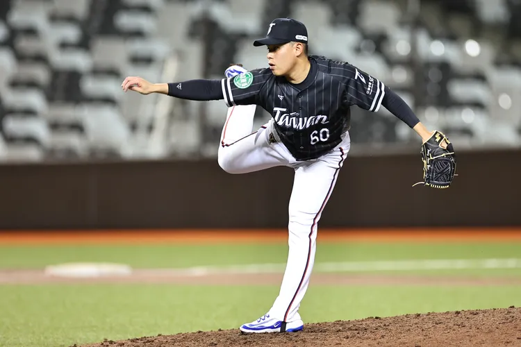 曾峻岳飆153公里火球。  中職提供