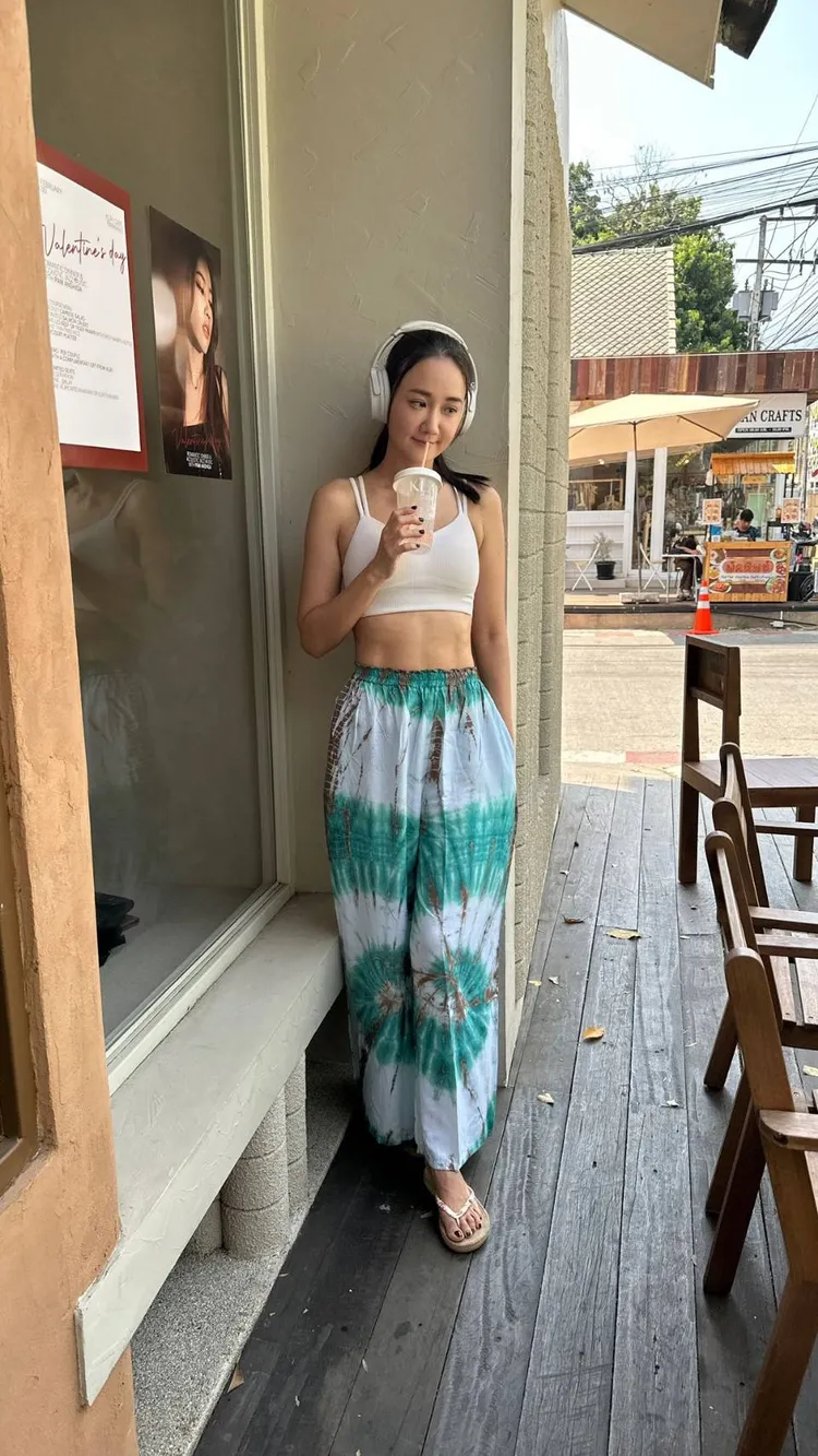 凍齡的何妤玟去清邁酒吧被搭訕。本人提供